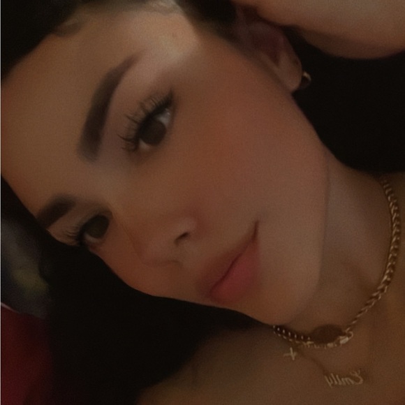 Meet your Posher, Emily - Picture 1 of 1